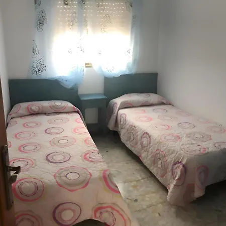 Con Piscina Privada Solo Familias Holiday home *